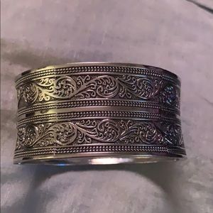 Beautiful silver pretty bracelet vintage beauty.